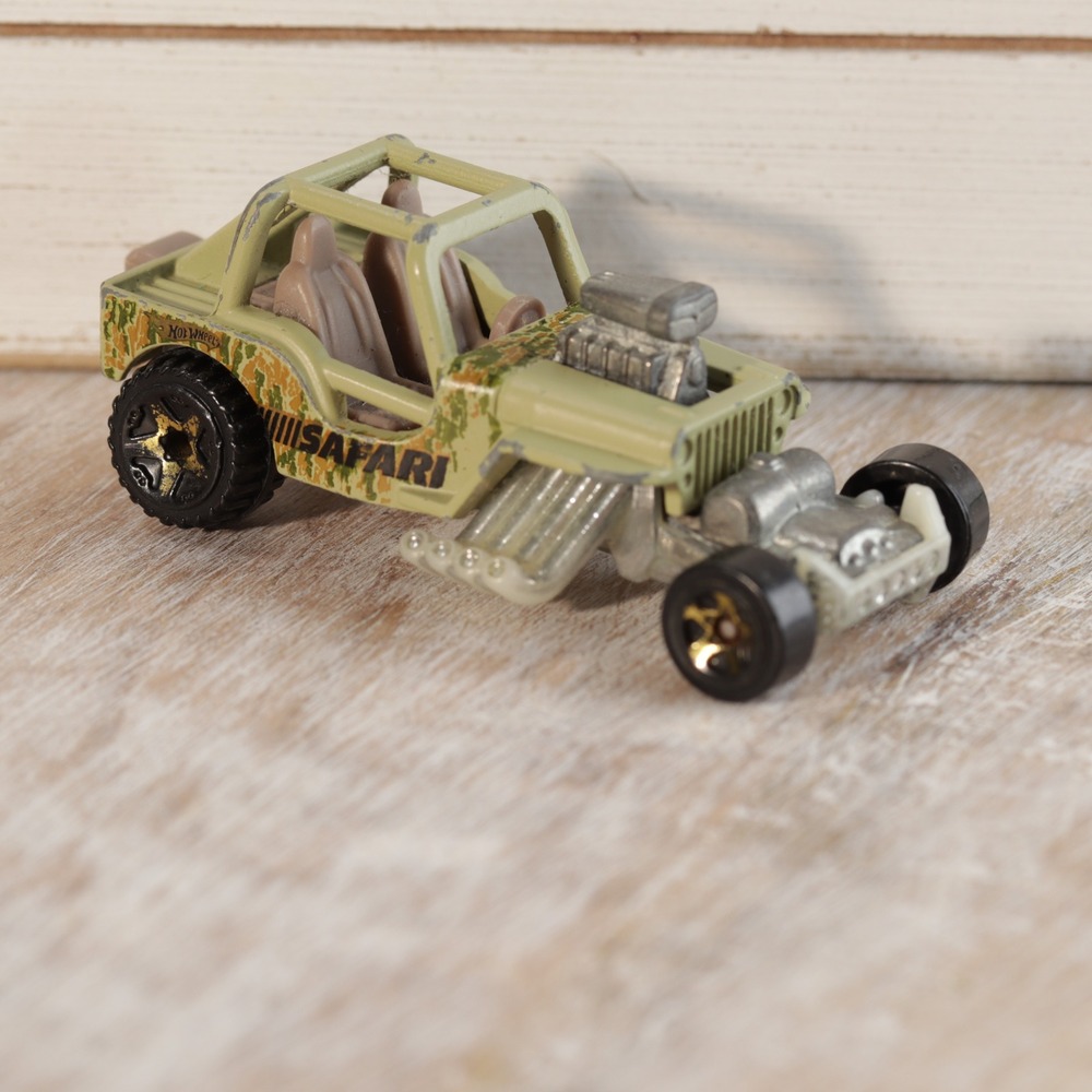 Hot Wheels Jeep CJ-2A Safari Tan Camo Diecast Car Exposed Engine Malaysia C15